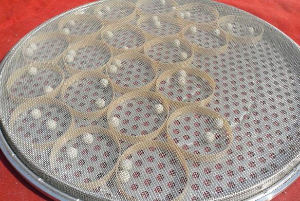 沖孔板，彈跳球